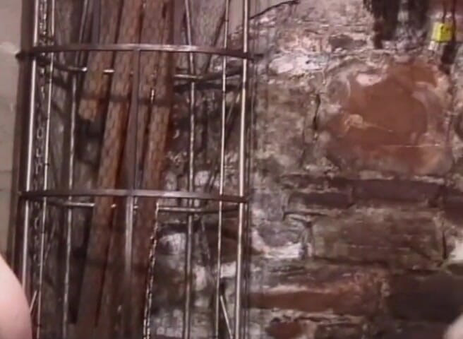 Femdom Austria: Chinese Mistresses torments slave friends in dungeon in same time.