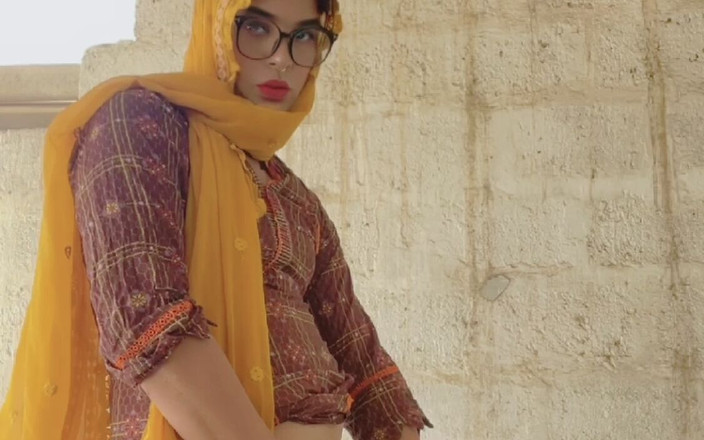 Apple00001: Vacker trans kissa försöker utomhus | Apple00001