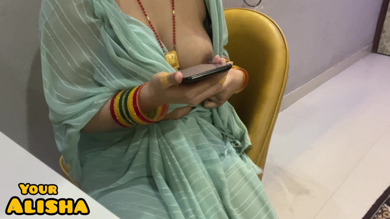 Your Alisha: Am pus porno pe telefonul indiencei bhabhi si am prins-o...