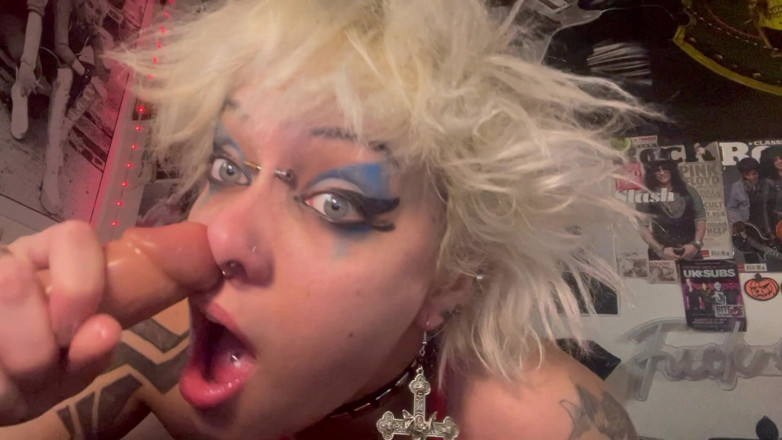 Glitterqueen1999: Glitterqueen1999 Ties Her Nose with Rope, Pig Nose Fetish, Deepthroat...