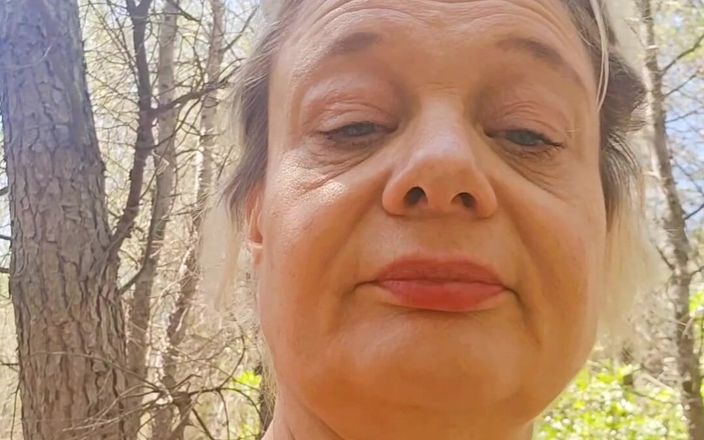 Sofy13: În pădure pentru a fi futută de un străin