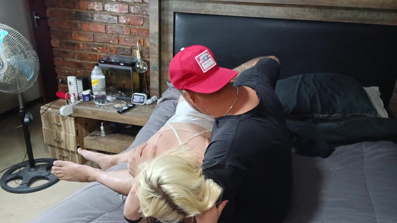 Bigjoefuckalott: Fingern Sie Eine Blondine Und Sie Liebt Es