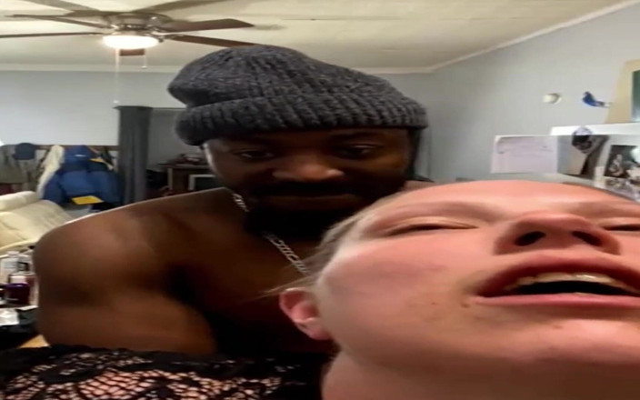 TrotzillaTheGod: Tombul beyaz kız mystic ginger gece geç saatlerde fotoğrafçısını sikiyor...
