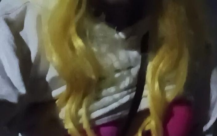 SissyschlampeVanessa: 공공 장소에서 위험하게 자위하는 변태 Sissy