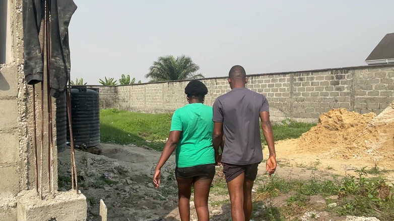 Creamyshuga: Back of the Building to Her Girlfriend