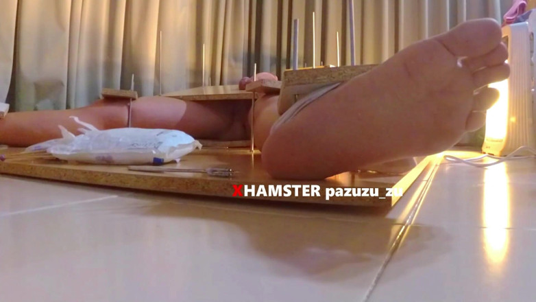 Pazuzu_zu: 펨돔 발 간지럽기 및 고통 + 애타게 핸잡 + 망가진 오르가즘