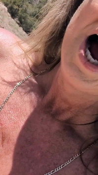Little Linda in the Middle of the Desert My Jacuzzi
