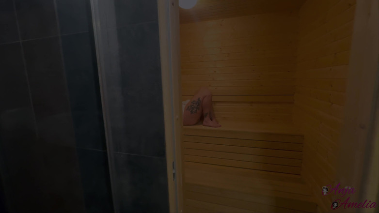 Anja Amelia: Sauna caliente follada con una enorme polla mojada e inolvidable
