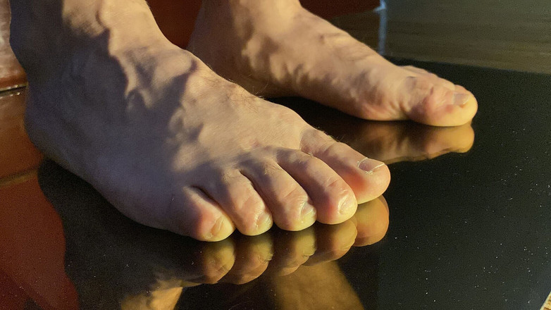 Placer_macho: Touha začíná, když zrcadlo odhalí více než kůži.