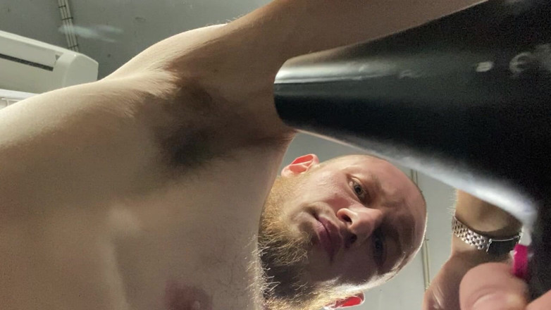 Hunky time: Cheveux humides en sueur