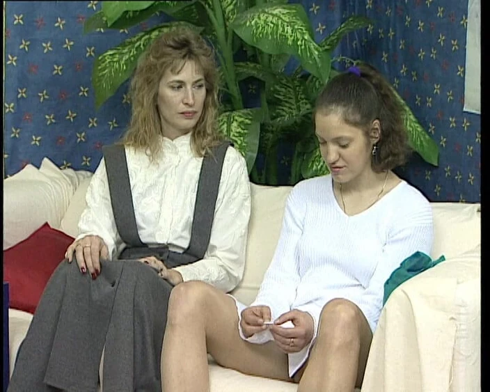 YOUR FIRST PORN: Meine Stiefmutter Erteilt Mir Lektion - My Stepmother Teaches Me a...