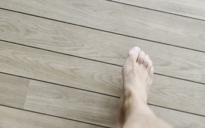 Rassi: Bei einem Spaziergang im Wohnzimmer