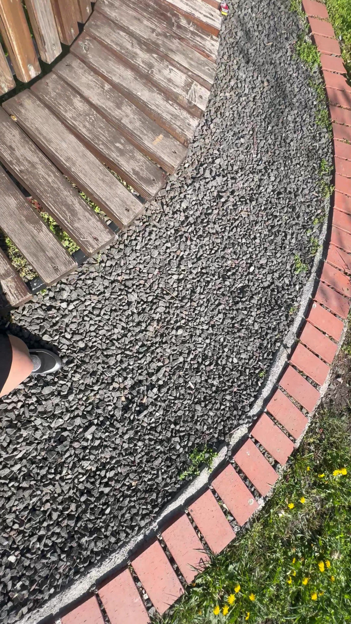 Step Mommy: Seksowna gorąca macocha jest napalona i pieści się na parkowej ławce