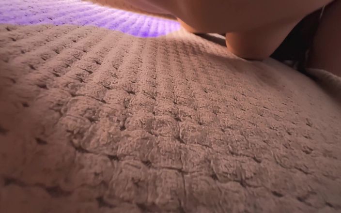69win: POV: magere vrouw met dikke kont krijgt dubbele creampie