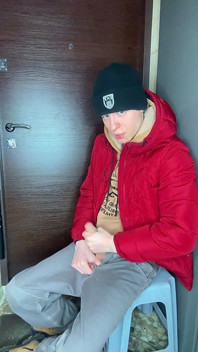 Můj soused mě určitě slyší sténat skrz tyto tenké stěny