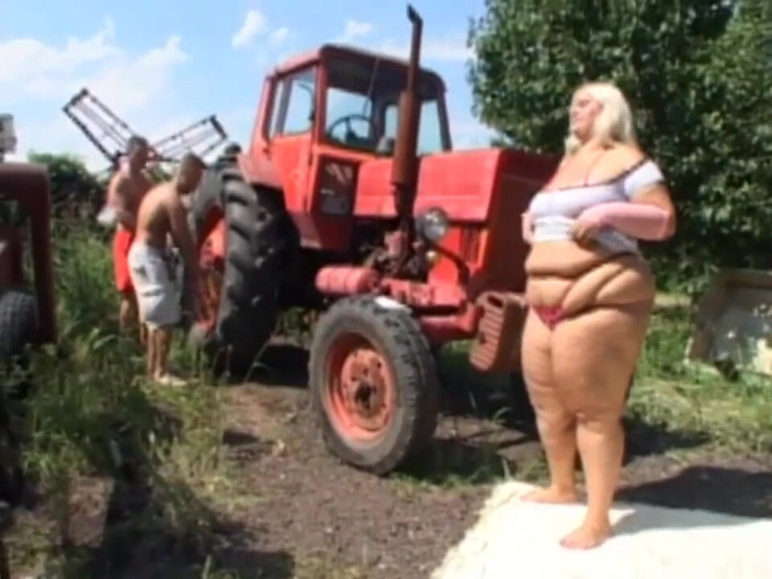 2 much love: Huge fat blonde pussy fucking threesome on the farm