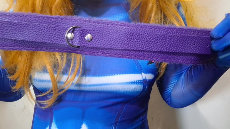fermerino: Extended Cut Sissy cocksucker med en hundhalsband spankar hennes bröst...