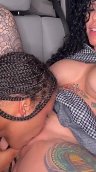 Quente sexo lésbico em uber casa depois da festa com quente namorada Ami Bue