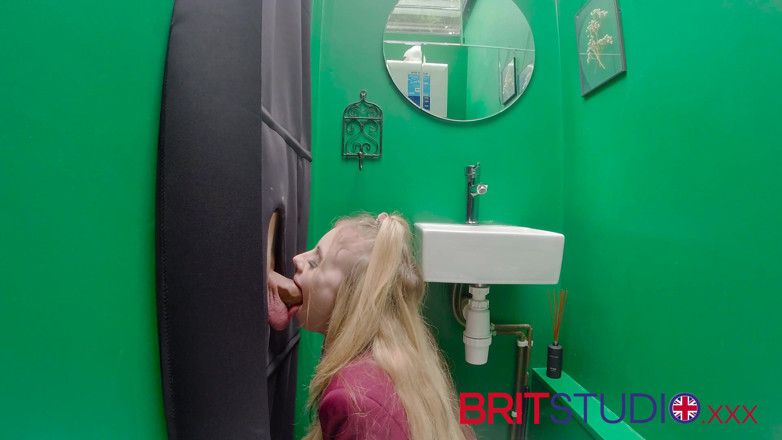 Brit Studio: Глоріхол: 18-річна студентка смокче член