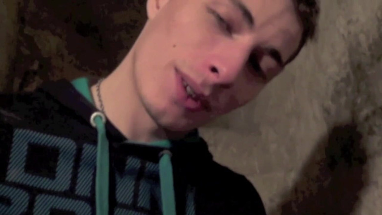 French twinks amator sextapes: Fabien zerżnięta przez arabskiego kutasa XXL w trampkach