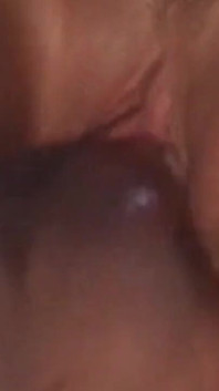 La troia bionda succhiò forte e ingoiò sperma