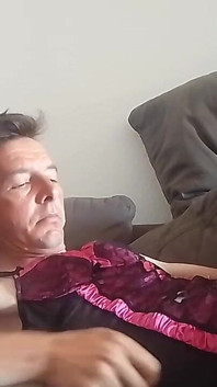 Leatransteen z dildo, pompką do penisa i ogromnym wybuchem