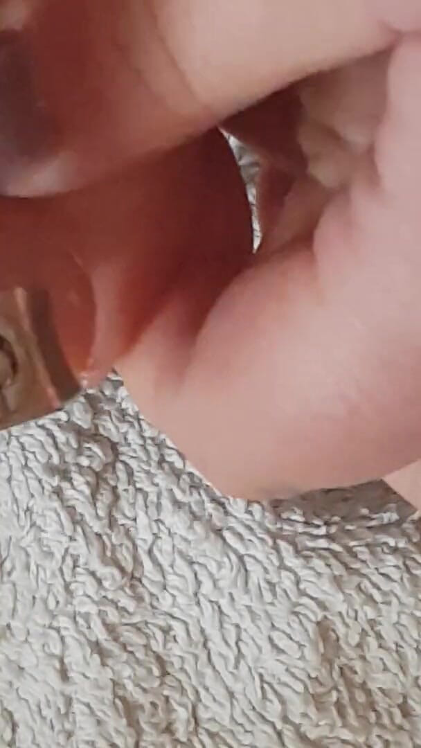 Faith's Feet Fetish: 割我的脚趾指甲 - Faiths脚恋物癖