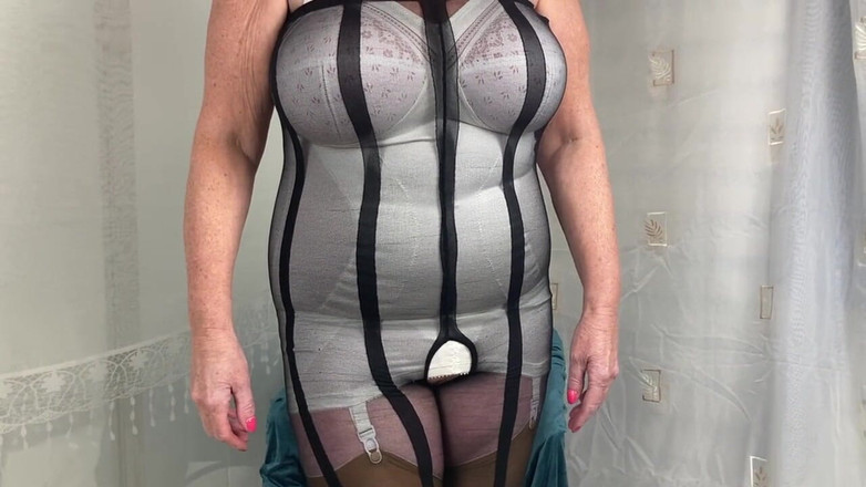 Aunty Sandra vintage girdle queen: Zia Sandra Fa E Vecchio Corsalette Sexy