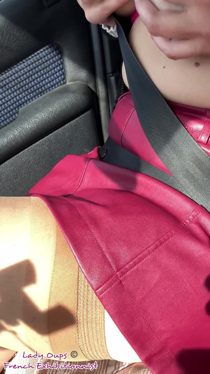 Lady Oups: Stoking Suspender Belt Mini Skirt Kulit Tanpa Seluar Dalam Dan...