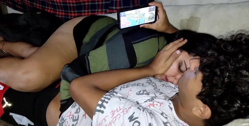 FANTASIAHARDCORESEX: Playing Free Fire with My Dua and She Sucks My...