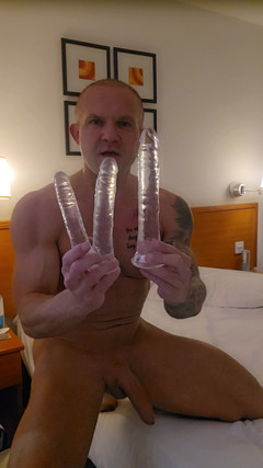Troy White UK: Pantat cowok straight lagi asik muasin memeknya pakai dildo ukuran 20...