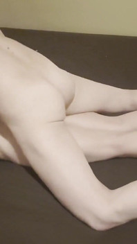 Opiekunka do dziecka była zła związana brodaczy błaga o 4 creampies