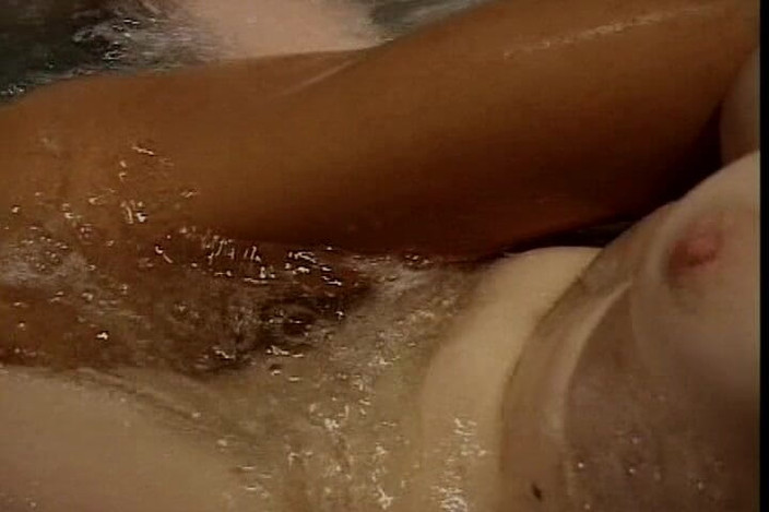 Planete Francaise: レズビアンのフランス人女がバスルームでハサミ