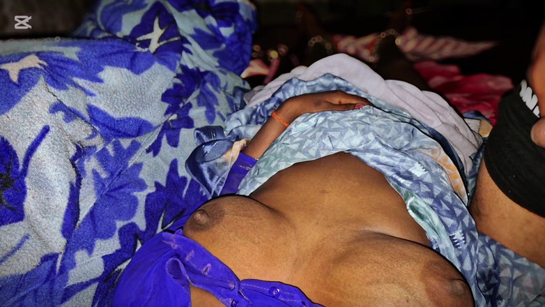 ExcitedWomen: Adik tiri desi panas India berkongkek pada tengah malam