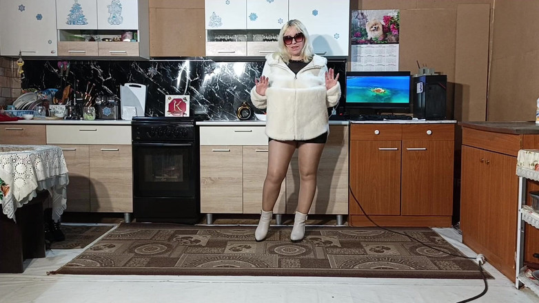 RedRoseRus: New Fur Coat - Posing on Kitchen.