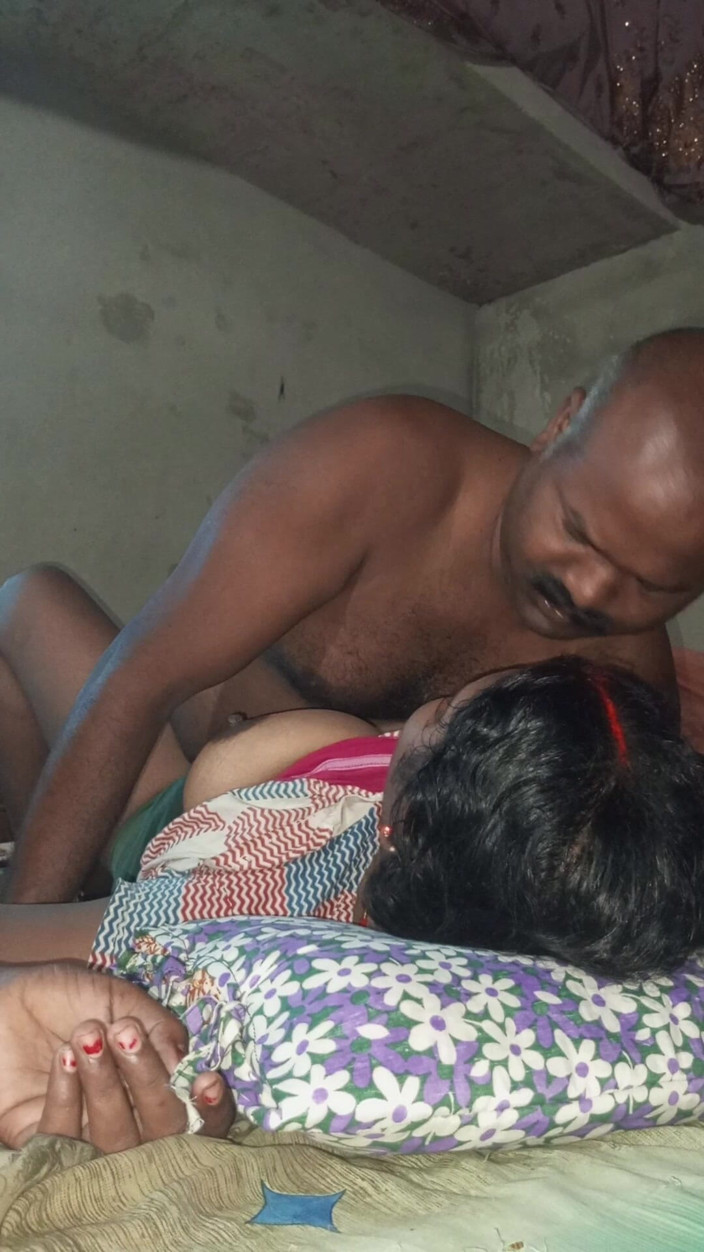 YangZi 69: Mi madrastra siempre eyacula de su coño cuando la follo