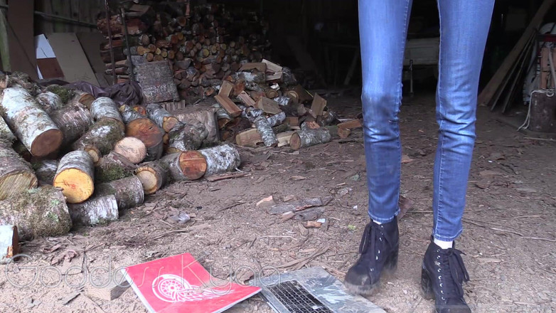 Kyaa Chimera: Przegrany laptop crush - niestandardowe wideo