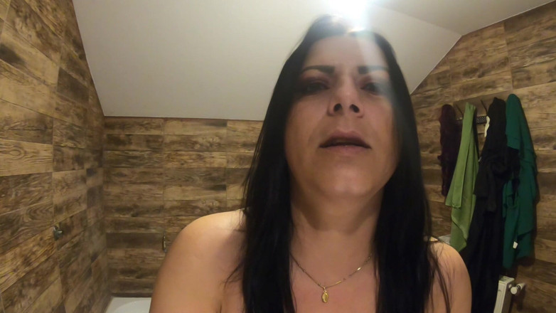 MilfyCalla: Orina en el baño se burlan de. Juego de inodoro...