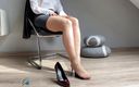 Business bitch: Külotlu çoraplı ve yüksek topuklu seksi sekreter bacakları ve ayakları