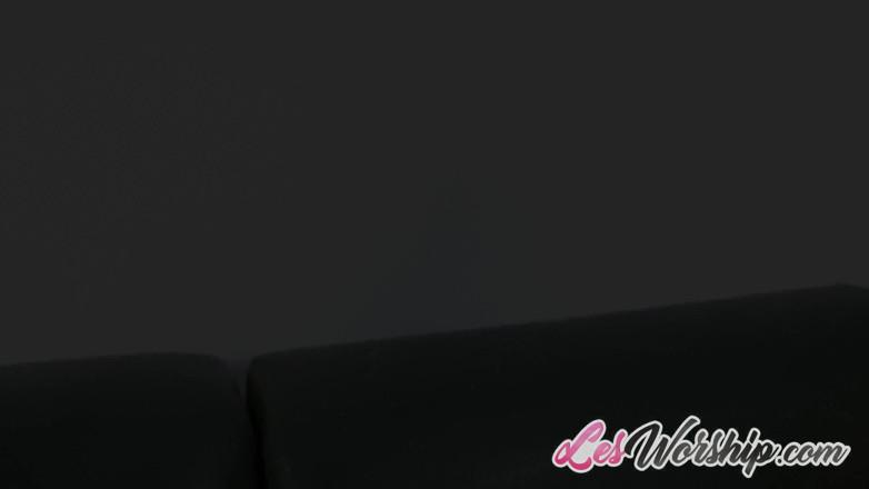 Les Worship: Lesbiana latina costurera seduce a su cliente sexy para lamiendo...