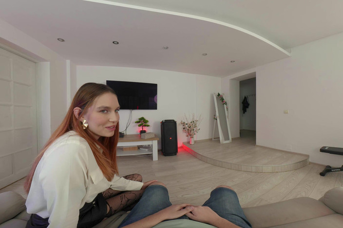 NO2StudioVR: Leya Desantis - Leaking Beauty