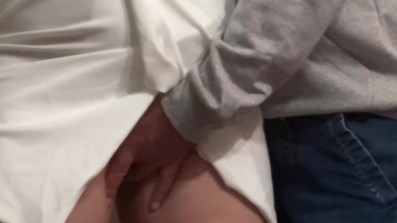 PriyaNaavya: 옴! 팬티를 입지 않은 총 낯선 남자 - 지하철 보지 핑거링
