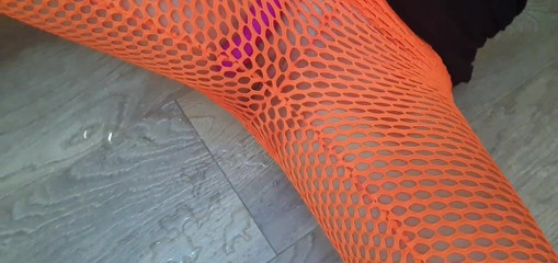 Putana dreams: Hard masturbation in leggings. Teen squirting a lot