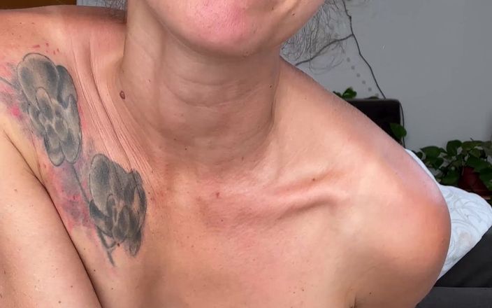 Amelie Lei: POV poranny seks - jeżdżę na twoim porannym lesie!