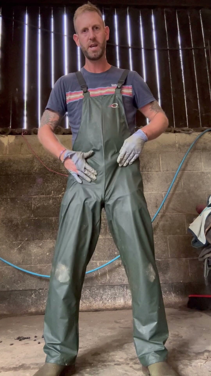 Farmer Sam: ชาวนาเย็ดในอุปกรณ์ทํางานสกปรก