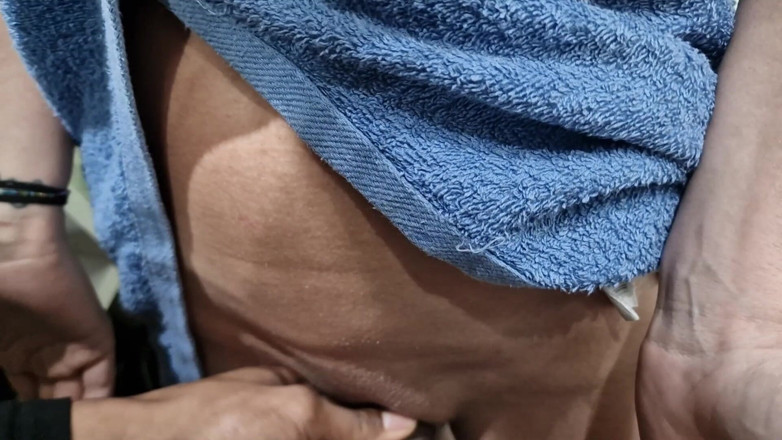 Carlalamamadora: Kawan baik menangkap saya melancap semasa mandi dan kami akhirnya...