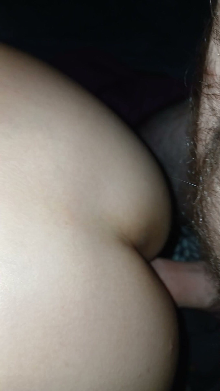 Thai Milf: Asijská amatérka dostane její těsný zadek rimmed
