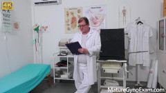Mature Gyno Exam: Pemeriksaan fizikal dan pepek Awek montel Czech