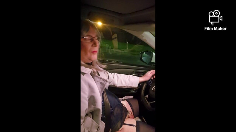 Shystockings: Curvă transsexuală matură sexy în lenjerie