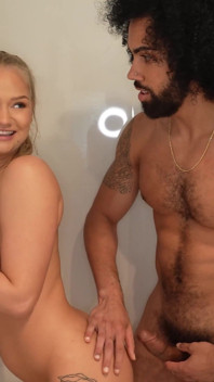 Aha, šukej to! Blondýna s kulatým zadkem Nechá nevlastního bratra penetrovat a vystříkat se do ní - mypervyfamily -